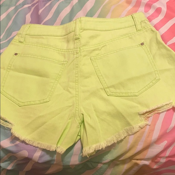 Shorts - Picture 3 of 3